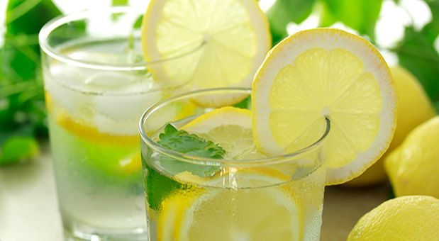 4 Health Benefits of Drinking Lemon Water